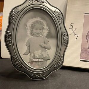Malden Oval Silver Gray Photo Frame